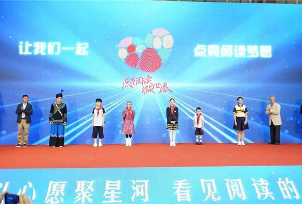 坦克叔叔亮相天府书展“点亮阅读微心愿”圆梦起航行动